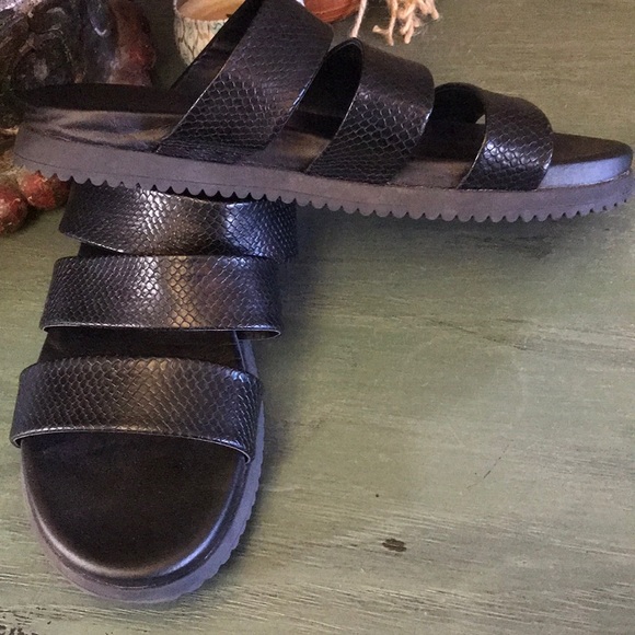 Simply Vera Vera Wang Black Slides Size 10 - Picture 2 of 7